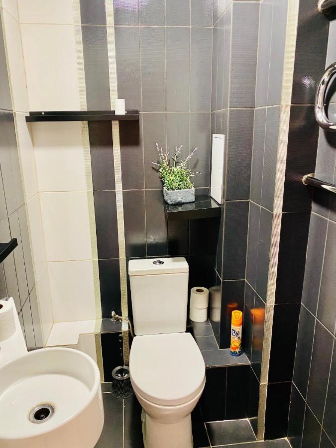 Like Home Hostel Na Shevchenko, 162Б Алматы Экстерьер фото